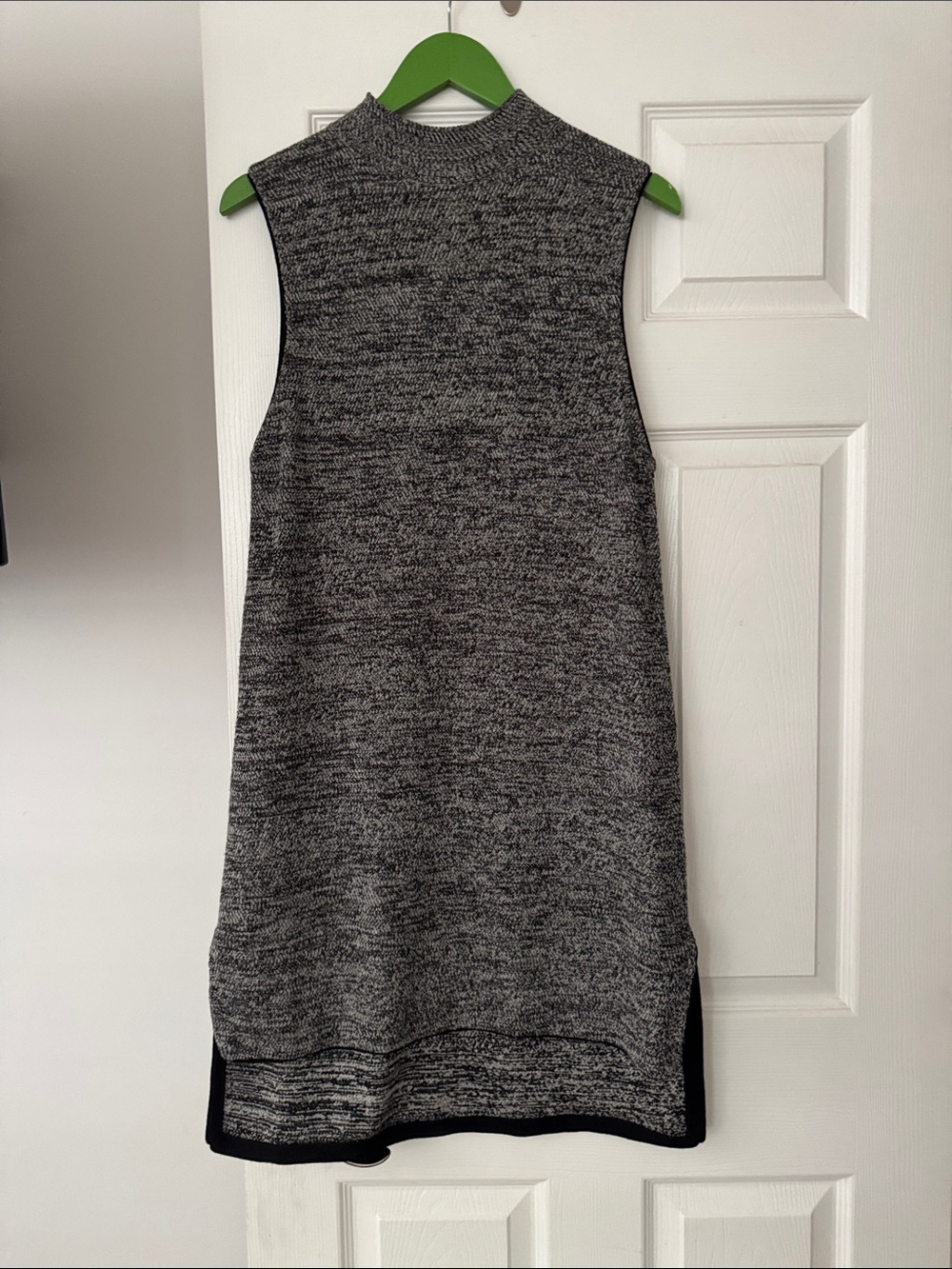Alice Olivia. Sleeveless Knit Shift Dress in Heather Gray size l